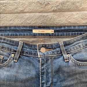 Levi’s 711 skinny ankle jeans size 28